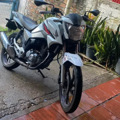 Titan 160 Cg muito nova!