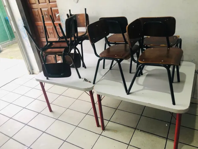 Conjunto de Mesas e Cadeiras Infantis de fórmica