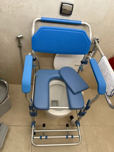 Cadeira de banho semi nova