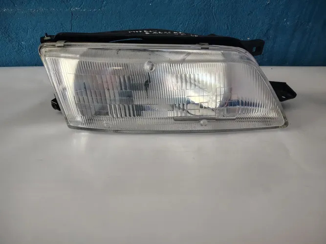 Farol dianteiro direito Nissan máxima ano 1995 A 1997 semi novo em perfeito estado