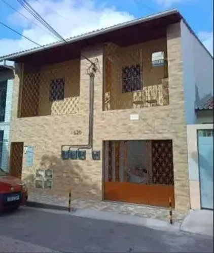 Imperdível na Aerolândia! Casa com 3 kitnets à venda e alta rentabilidade em Fortaleza/CE