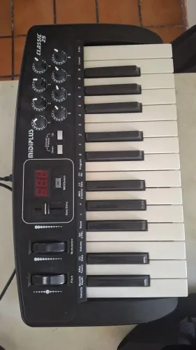 Teclado controlador midiplus classic 25. 2 oitavas. Novo!
