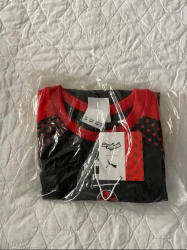 Camiseta Puma x Miraculous infantil nova