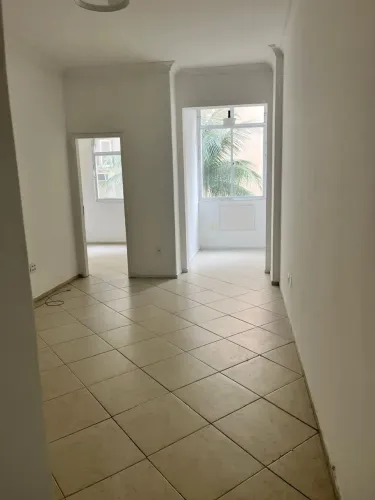 Apartamento para aluguel tem 70 metros quadrados com 2 quartos