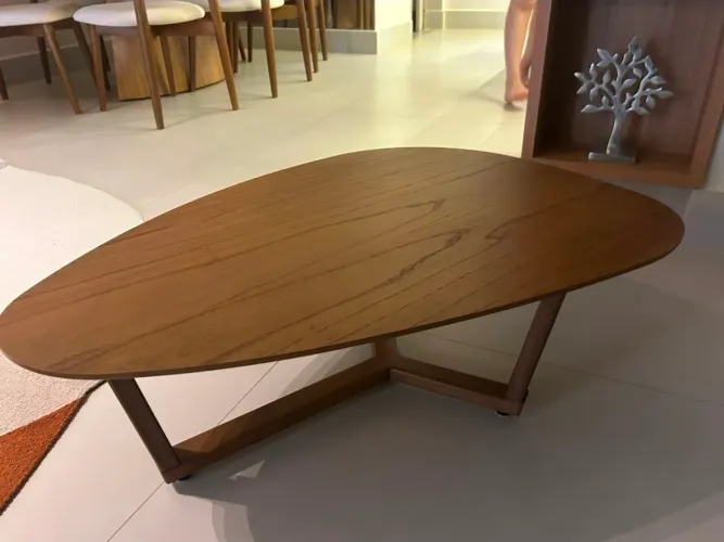 Mesa de centro da MJ Home, maderia maciça, 1 mês apenas, linda, pagamos 1100 reais
