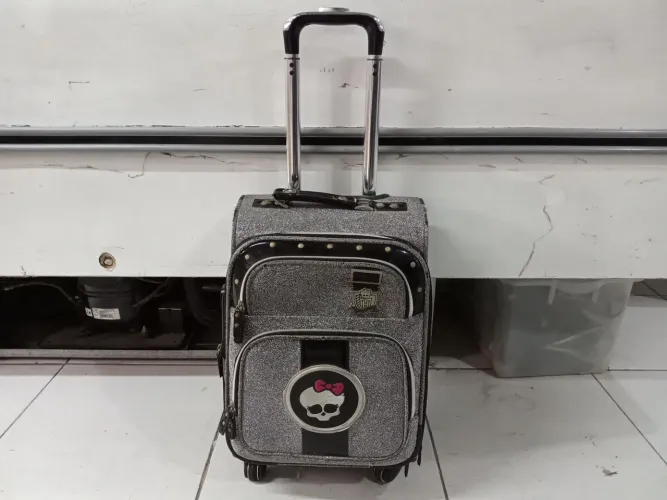 Mala de Rodinhas Monster High