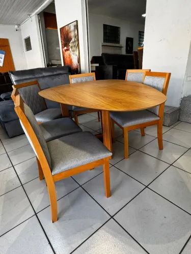 mesa de luxo com 6 cadeiras de madeira maciça