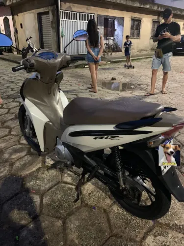 Moto biz 125 quitada e selada.