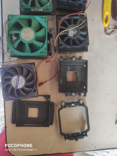 Cooler com dissipador AMD antigos.