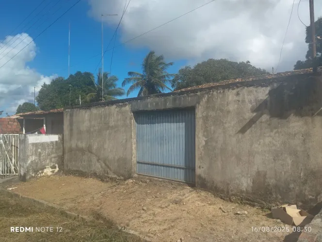 CASA COM TERRENO AMPLO