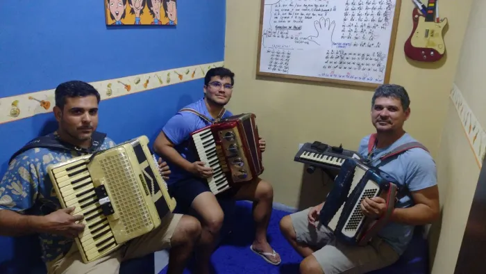INICIAÇÃO MUSICAL... TEORIA ... AULA PRÁTICA... ZAP 81 9. *