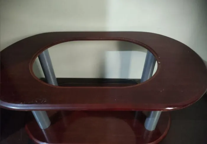 Mesa de centro oval com design moderno