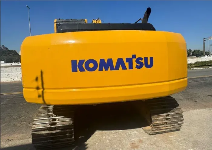 Escavadeira Komatsu PC200