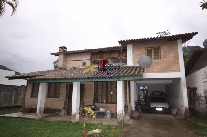 Casa com 4 dormitórios sendo 2 suítes a venda no bairro da Ressaca, Ubatuba/SP