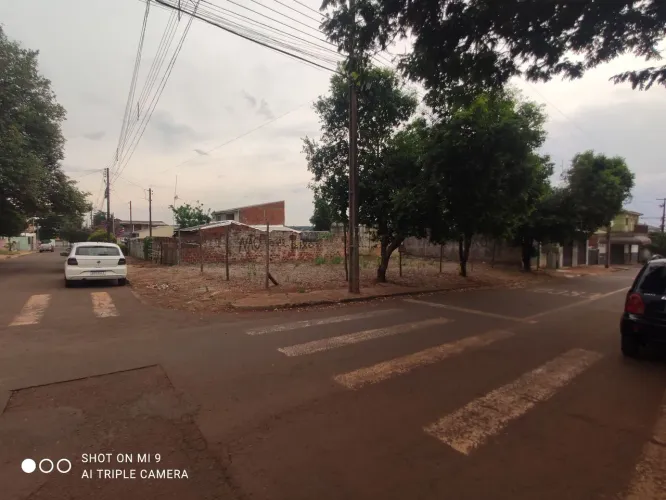 Comercial de Esquina com 18 mt de frente/ Pq Alvamar: em frente Ginásio Coelhao.