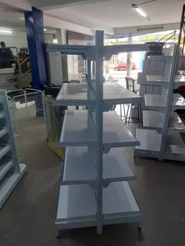 GONDOLAS PARA MEIO DE LOJA PRETA OU BRANCA SO NOVAS CENTERACO ITAPUA *