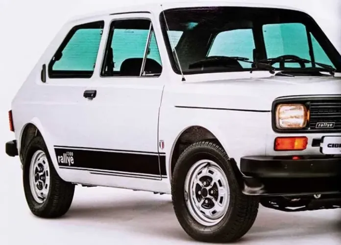 Revista Quatro Rodas - Fiat 147 Top ou Rallye - escolha a sua