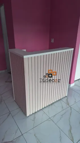 Balcão de Recepção Moderno e Elegante