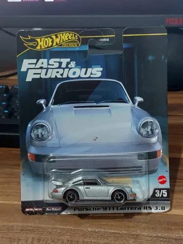 HotWheels Premium Porsche 911 Carrera Rs 3.8
