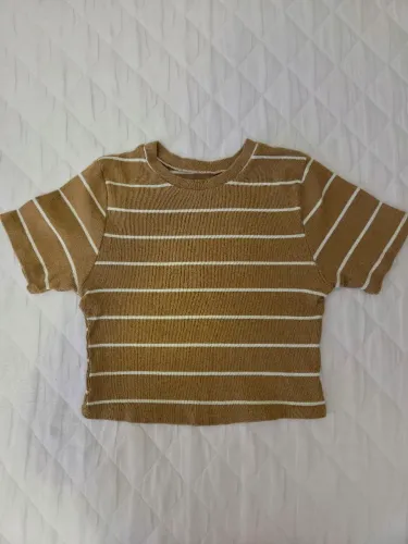 Blusinha listrada, veste P/M e nunca foi usada
