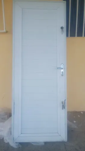 Porta SASAZAKI branca com 3 trancas ZAP *