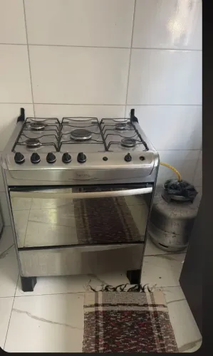 Vende-se sofá e fogão com gás