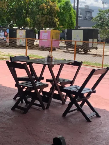 Jogo de Mesa Dobrável de Madeira com 4 Cadeiras - Preto / Tabaco
