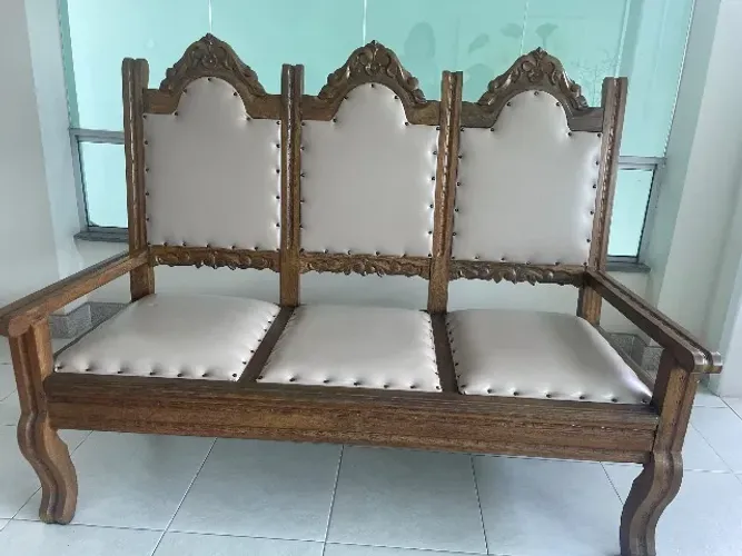 Jogo de bancos de madeira