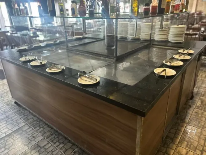 Mesa fria para buffet de saladas