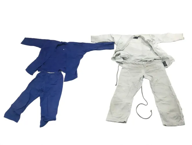 2 kimonos por 250.00 um infantil e um veneno a1 sem faixa