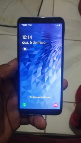 Celular j6