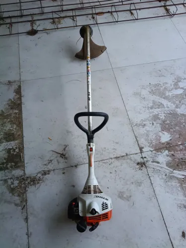 Vendo roçadeira sthil f38 somente náilon aceito proposta