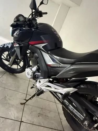 Moto CB Twister 250