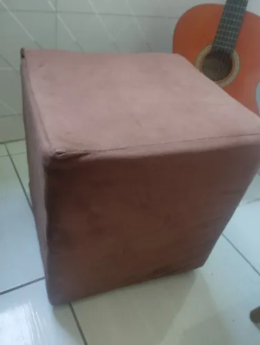 Dois puffs marrons seminovo