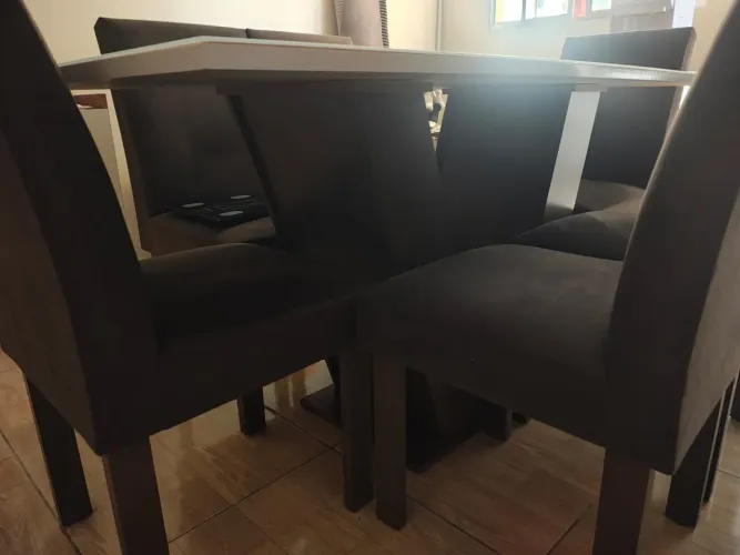 Vende-se mesa com Tampo de vidro 6 lugares Nova