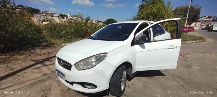 Fiat Grand Siena Tetrafuel 1.4 EVO F. Flex 8V 2015