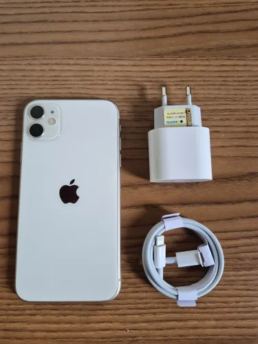 iPhone 11 128GB sem detalhes de uso