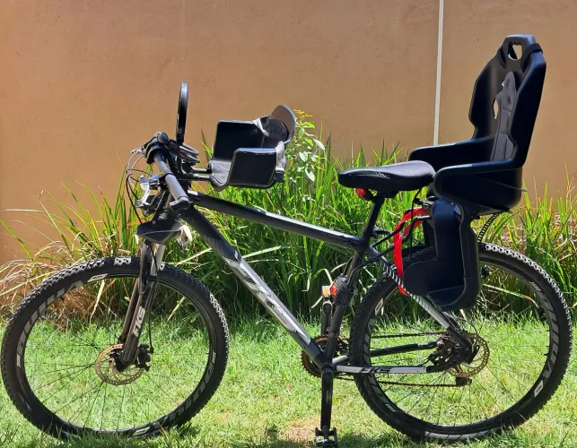 Bicicleta GTS aro 29 com 2 cadeirinhas infantis