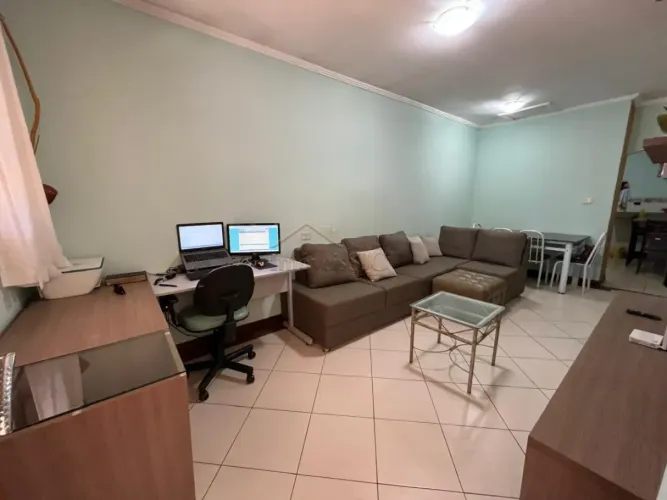 Linda Casa em Condomínio Fechado no Jardim Iurá São José dos Campos
