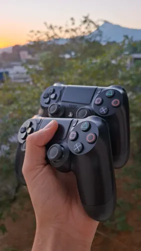 Vendo controles de ps4 MUITO conservado