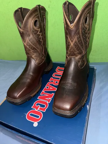 Bota Durango Maverick bico de aço ( usada máximo 2 vezes )