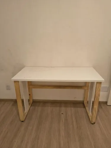 Mesa de trabalho / estudos