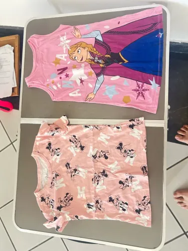 4 camisas tamanho 10 e 12 anos
