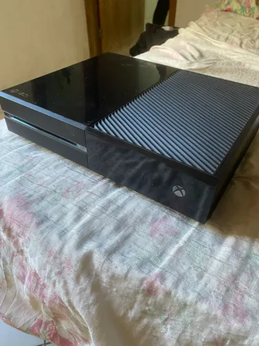 Xbox one + fonte + 5 jogos 