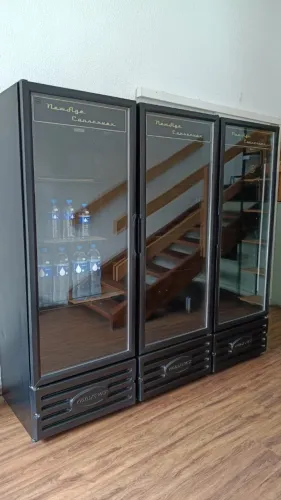 Expositor Refrigerado Conservex com Porta de Vidro - Comercial