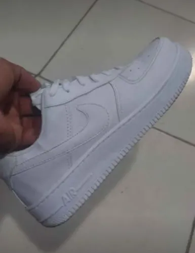 Tênis branco casual nike (150) reais