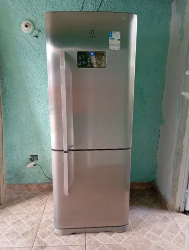 Geladeira Electrolux Frost Free 459L inverse semi nova 