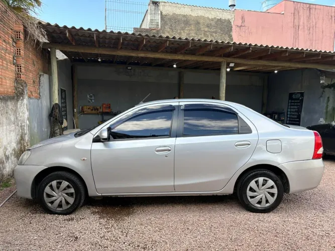 Toyota Etios XS Sedan 1.5 Flex 16V 4P Mec. 2017