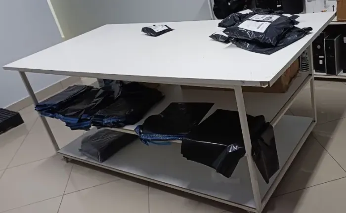 Mesa grande móvel - Ideal para expedicação/ embalagem de produtos