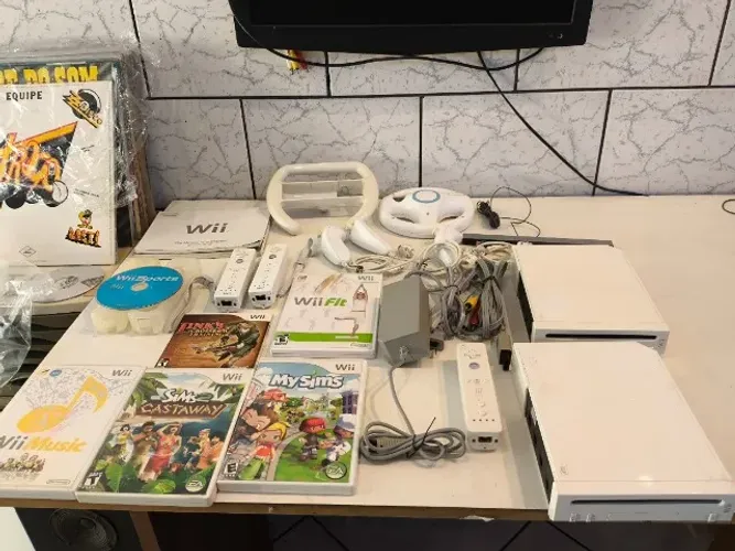 Lote Nintendo Wii Original - Modelos RVL-001 (USA) e RVL-001 (AUS) + controles - 6 JOGOS